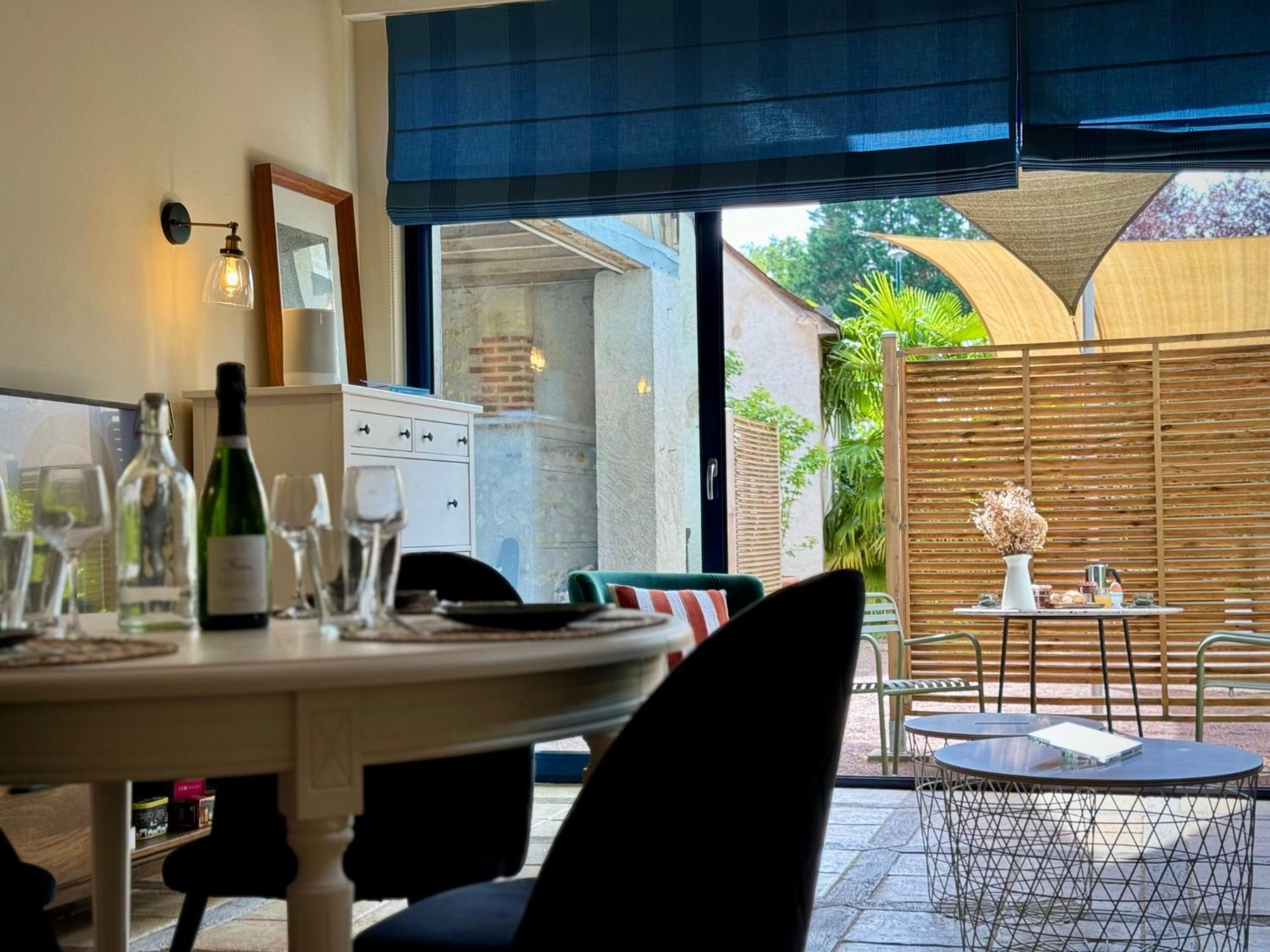 La Maison Sous Les Arbres - Duplex, Jardin Et Holiday home Poce-sur-Cisse